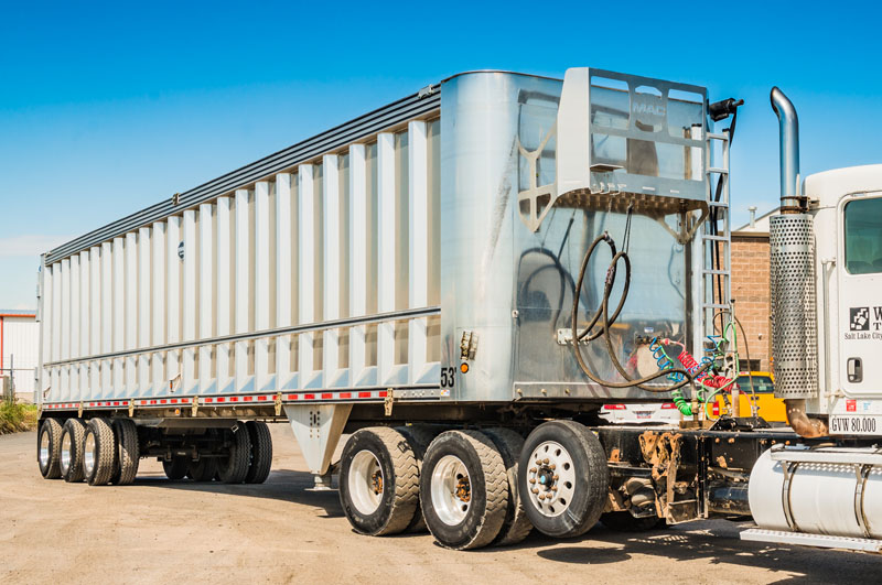 6 Things to Remember Before Renting A Walking Floor Trailer