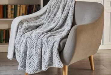 7 Best Throw Faux Fur Blankets for Couches in 2022