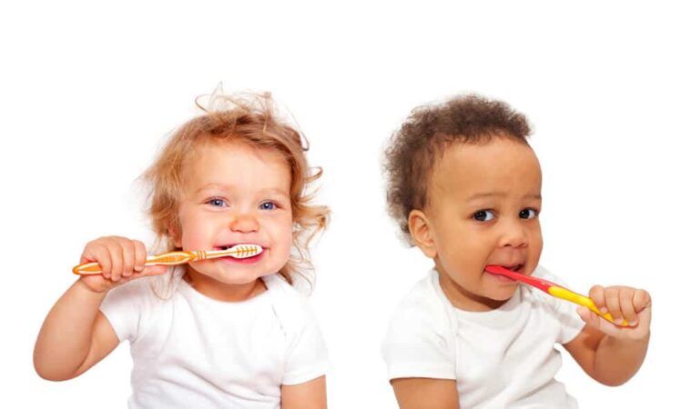 children brushing teeth